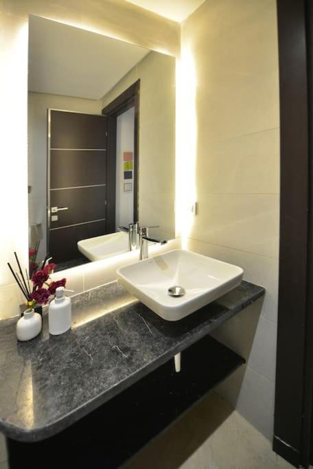 شقة Spacieux Et Luxueux 2 Bedroom •